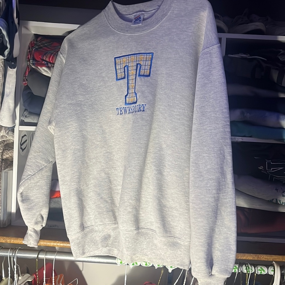 sweatshirt